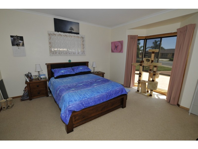 24 Central Street, Louth Bay SA 5607