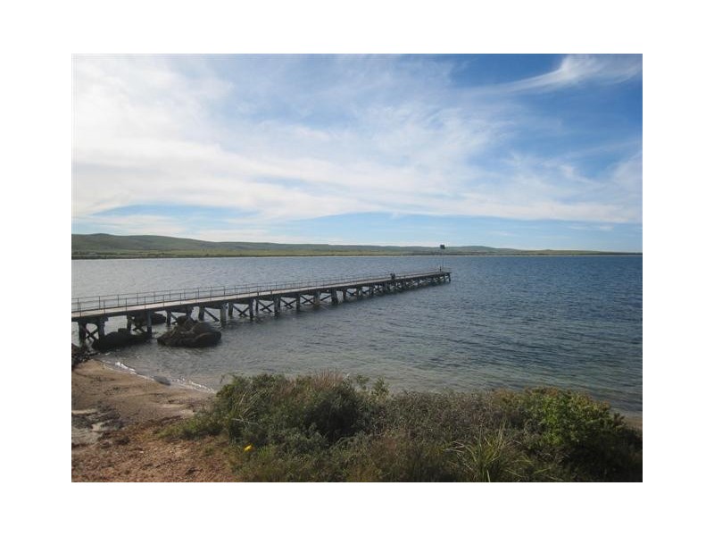24 Central Street, Louth Bay SA 5607