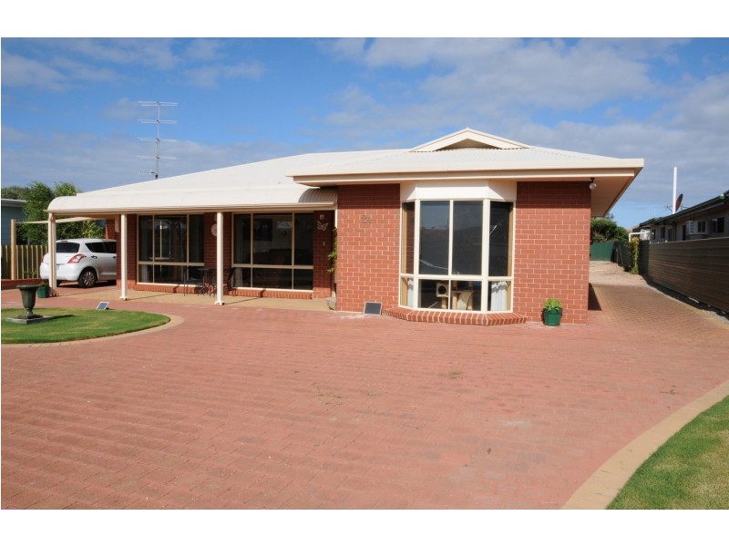 24 Central Street, Louth Bay SA 5607