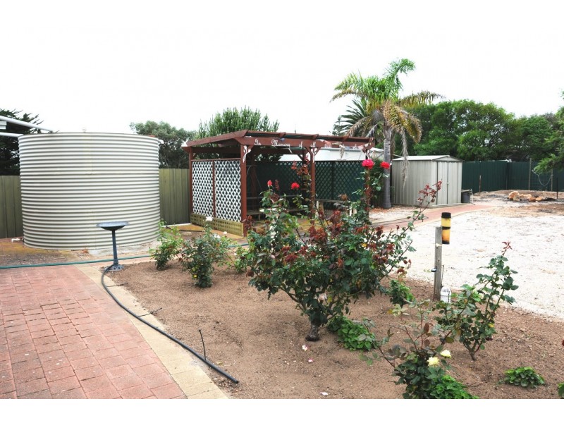 24 Central Street, Louth Bay SA 5607