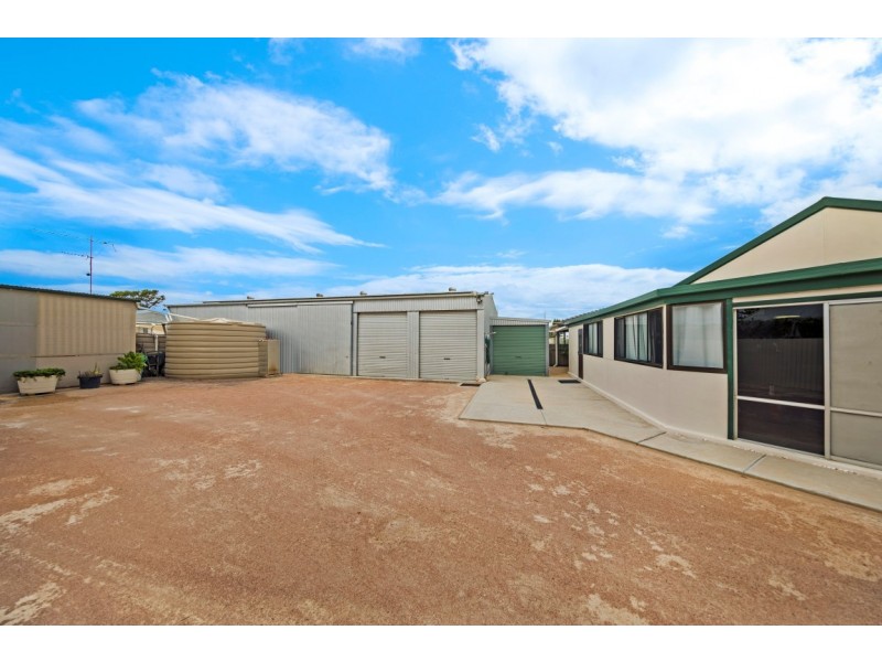 8 Beach Esplanade, Smoky Bay SA 5680
