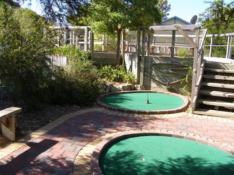 2 Flinders Avenue, Coffin Bay SA 5607