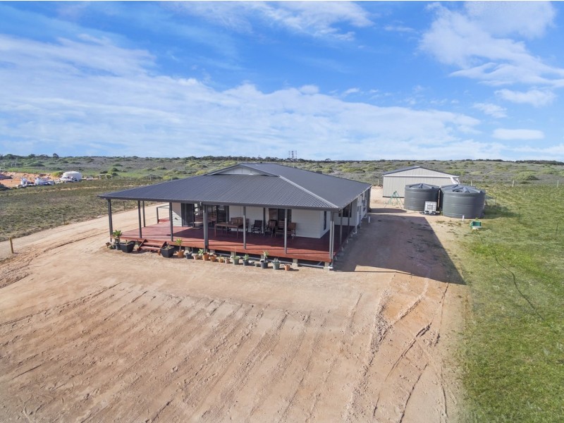 135 Bosanquet Boulevard, Ceduna SA 5690