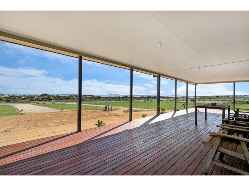 135 Bosanquet Boulevard, Ceduna SA 5690