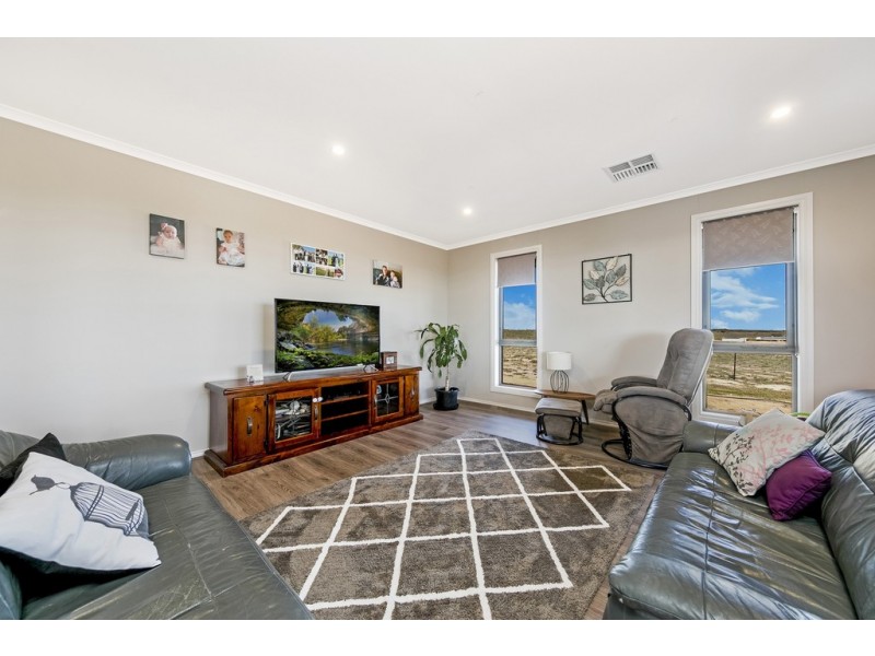 135 Bosanquet Boulevard, Ceduna SA 5690
