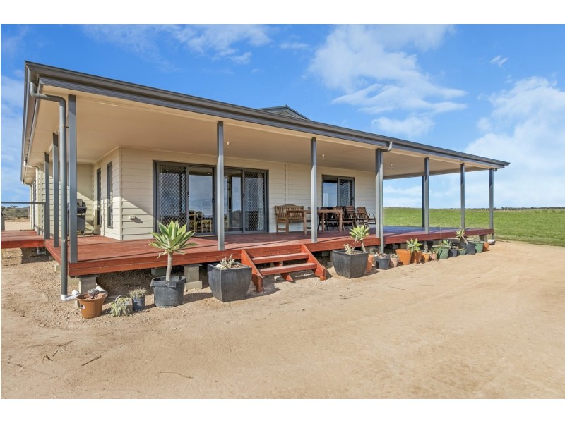 135 Bosanquet Boulevard, Ceduna SA 5690
