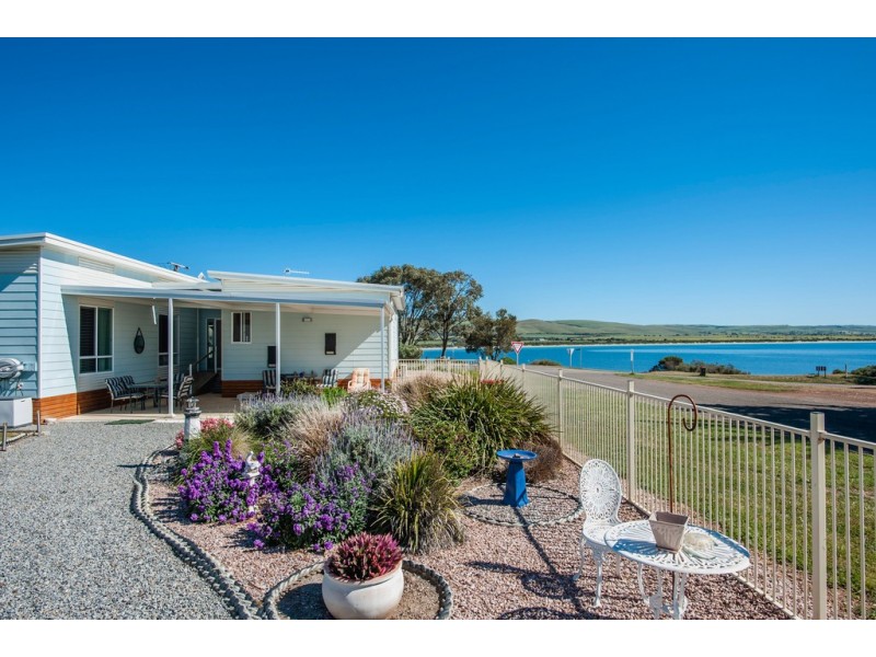 26 Central Street, Louth Bay SA 5607