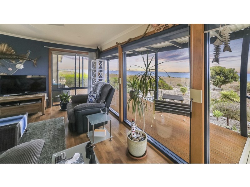 18 Seaview Road, Perlubie SA 5680