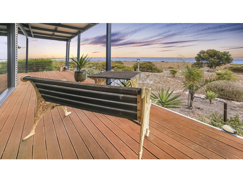 18 Seaview Road, Perlubie SA 5680