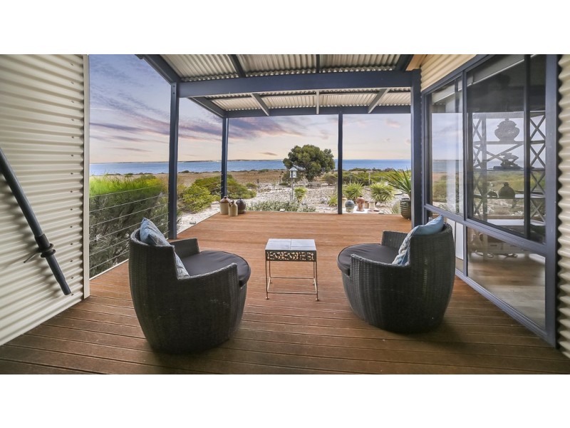 18 Seaview Road, Perlubie SA 5680