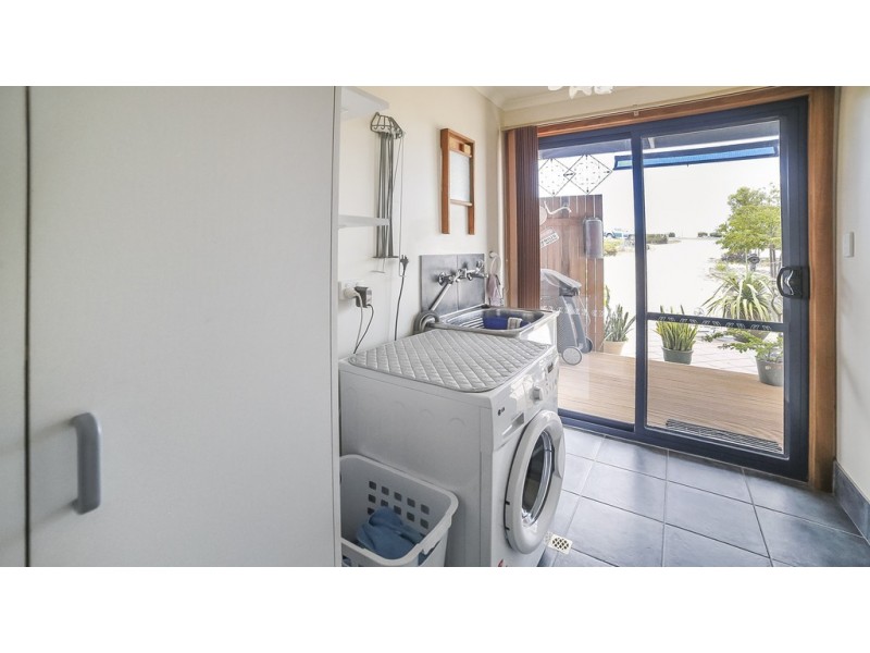 18 Seaview Road, Perlubie SA 5680