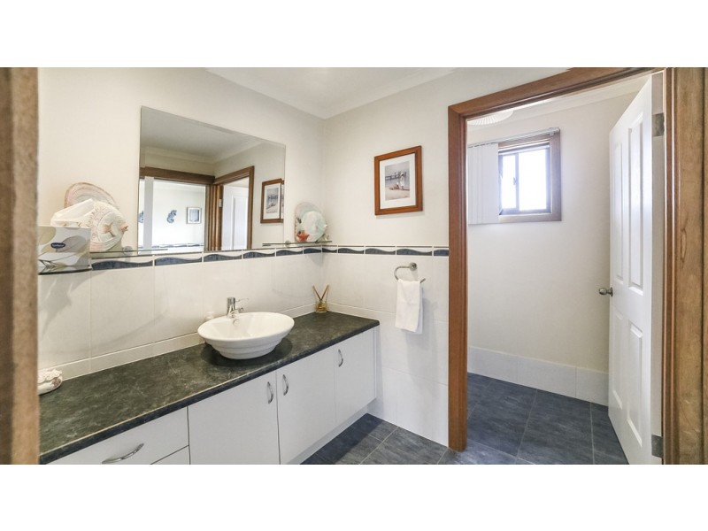 18 Seaview Road, Perlubie SA 5680
