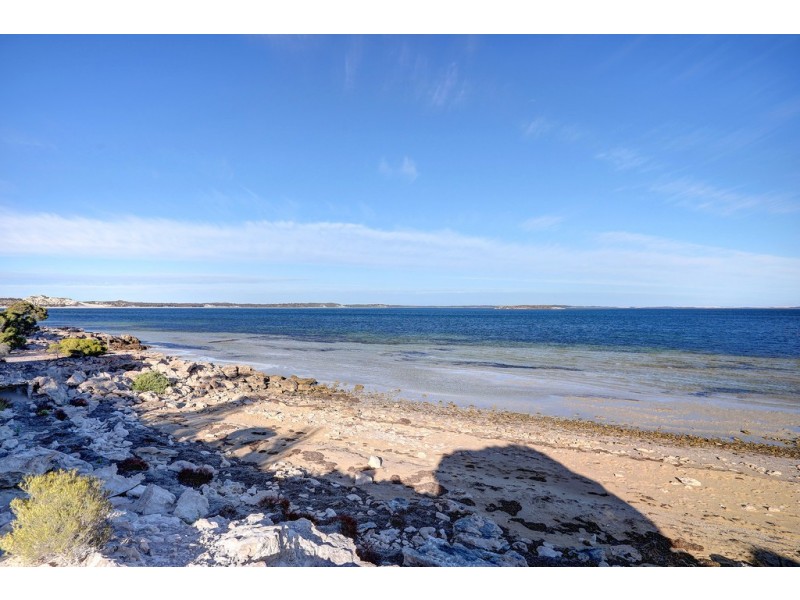 335 Esplanade, Coffin Bay SA 5607