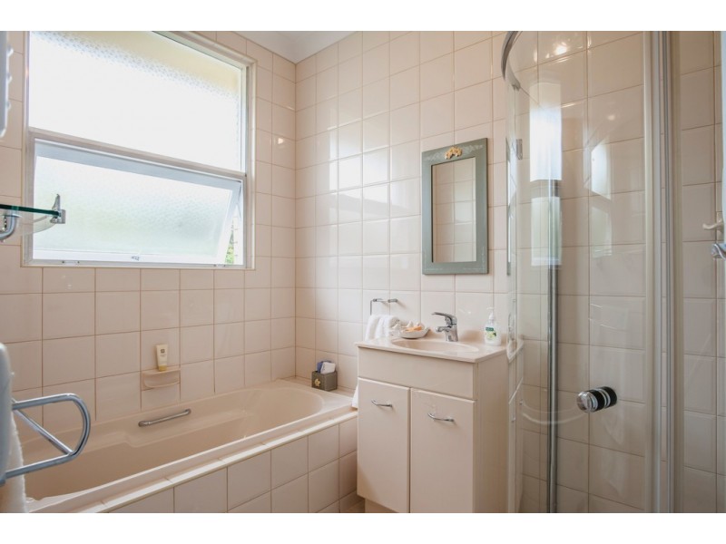 32 Flinders Avenue, Coffin Bay SA 5607