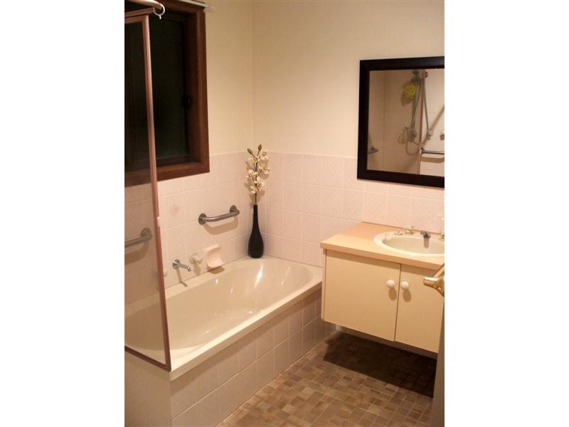 7 Flinders Ave, Coffin Bay SA 5607