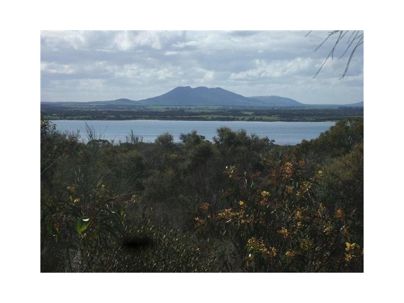 7 Flinders Ave, Coffin Bay SA 5607