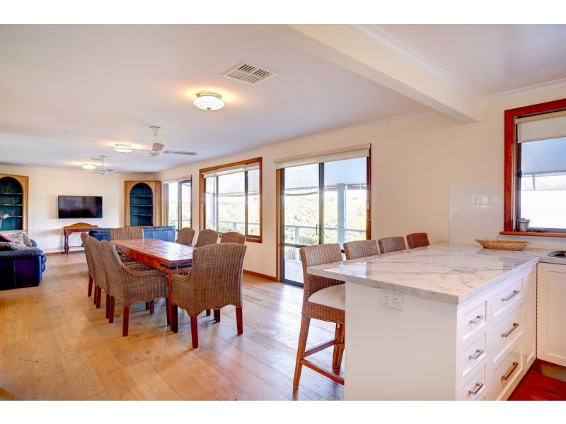 379 Esplanade, Coffin Bay SA 5607