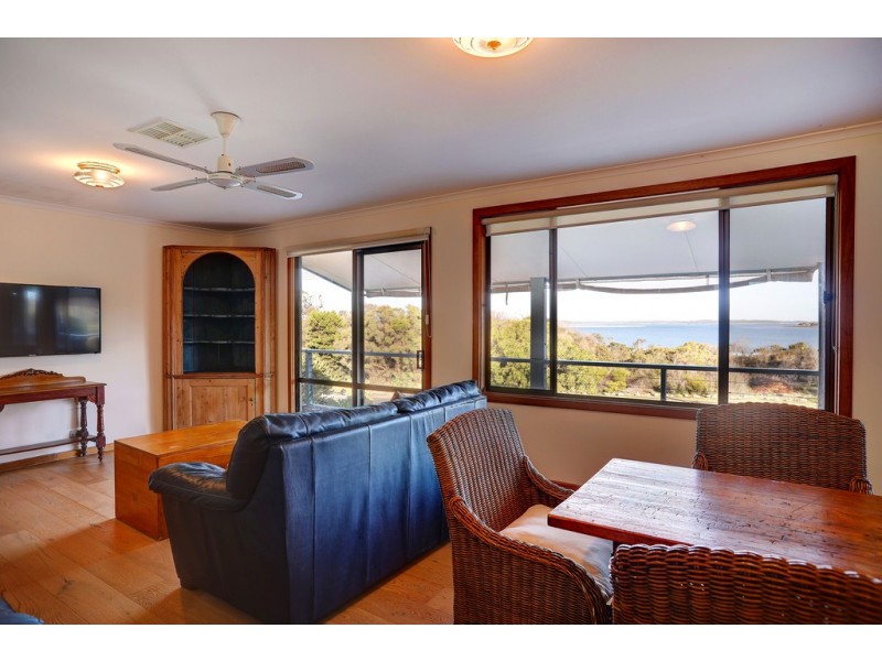 379 Esplanade, Coffin Bay SA 5607