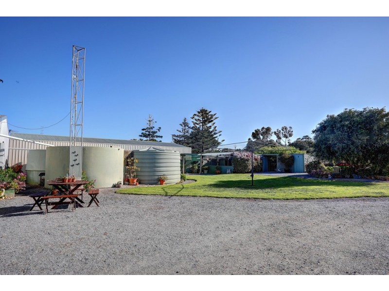 1102-1104 Lincoln Highway, North Shields SA 5607