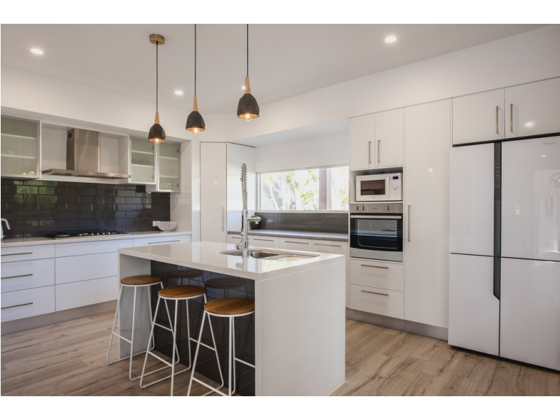 33 Flinders Ave, Coffin Bay SA 5607