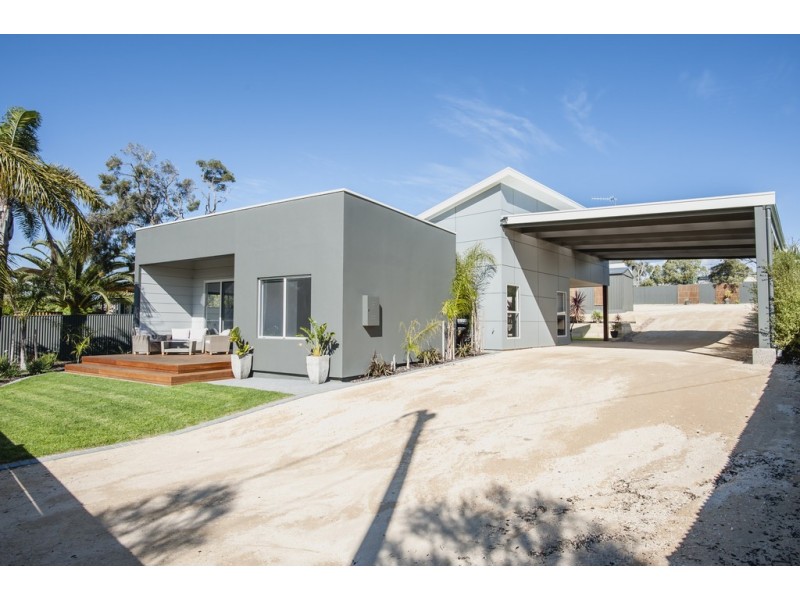 33 Flinders Ave, Coffin Bay SA 5607