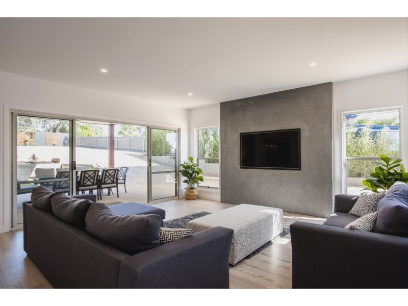 33 Flinders Ave, Coffin Bay SA 5607