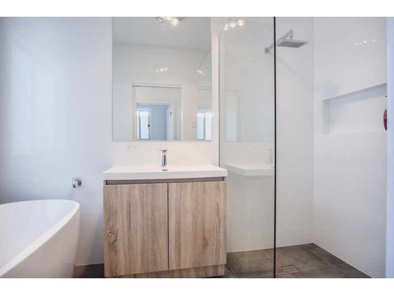 33 Flinders Ave, Coffin Bay SA 5607