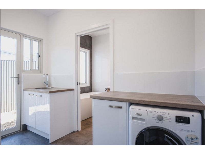 33 Flinders Ave, Coffin Bay SA 5607