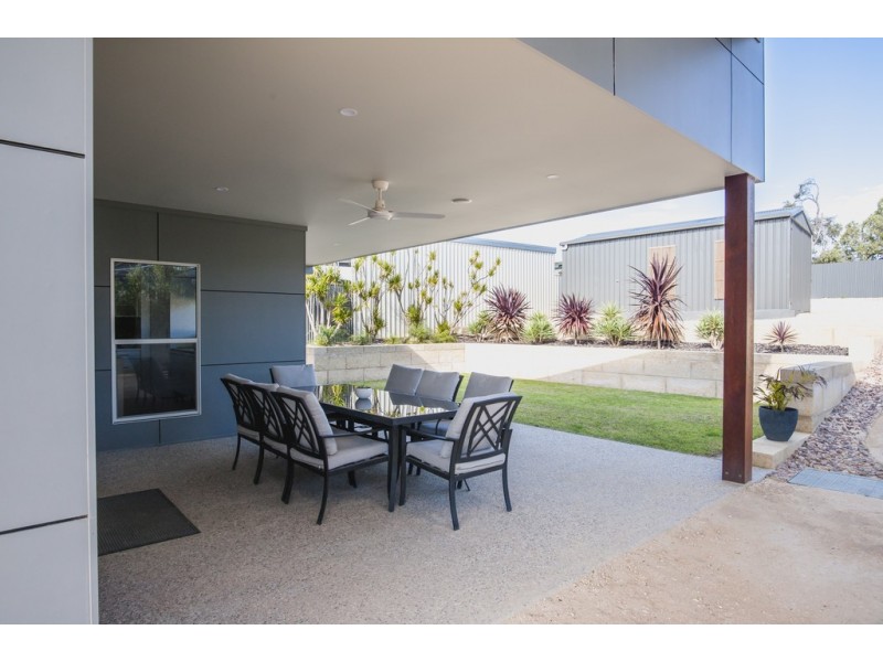 33 Flinders Ave, Coffin Bay SA 5607