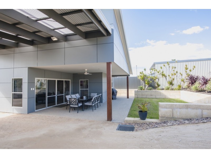 33 Flinders Ave, Coffin Bay SA 5607