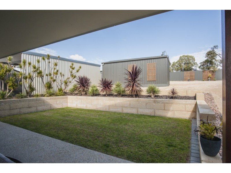 33 Flinders Ave, Coffin Bay SA 5607