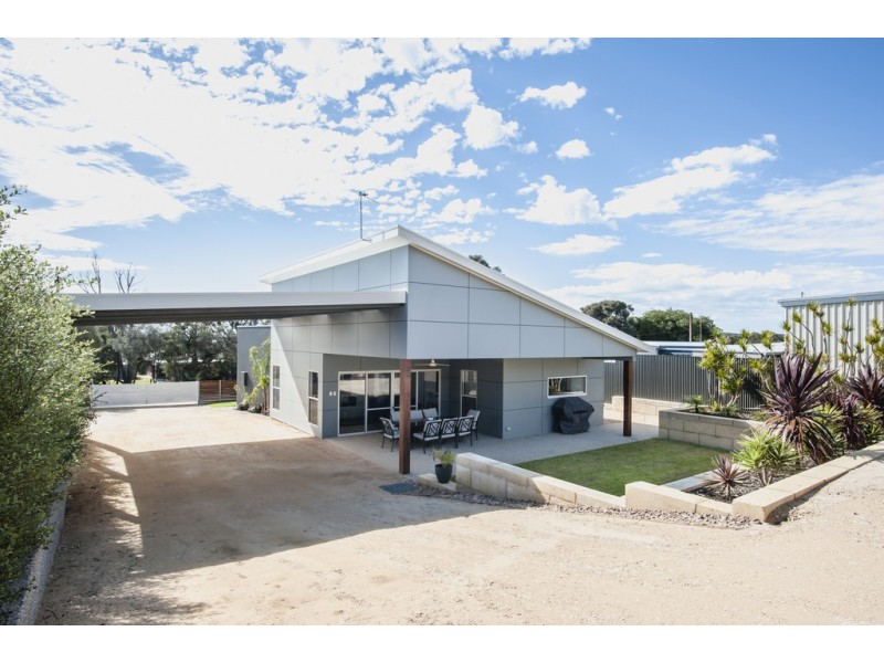 33 Flinders Ave, Coffin Bay SA 5607