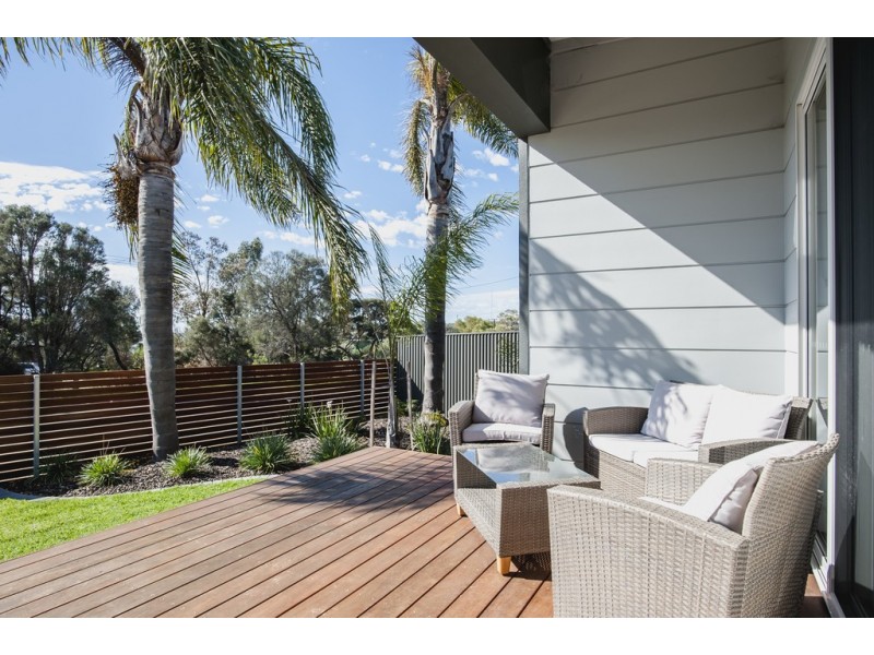 33 Flinders Ave, Coffin Bay SA 5607