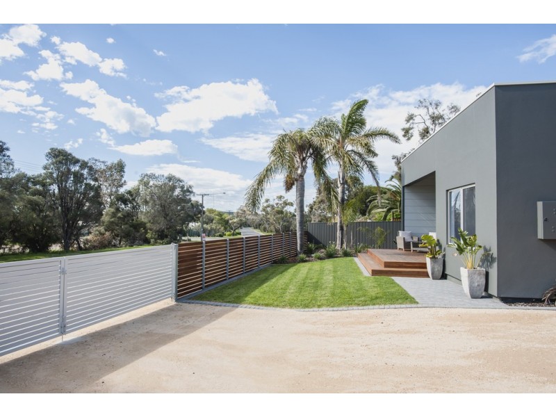 33 Flinders Ave, Coffin Bay SA 5607