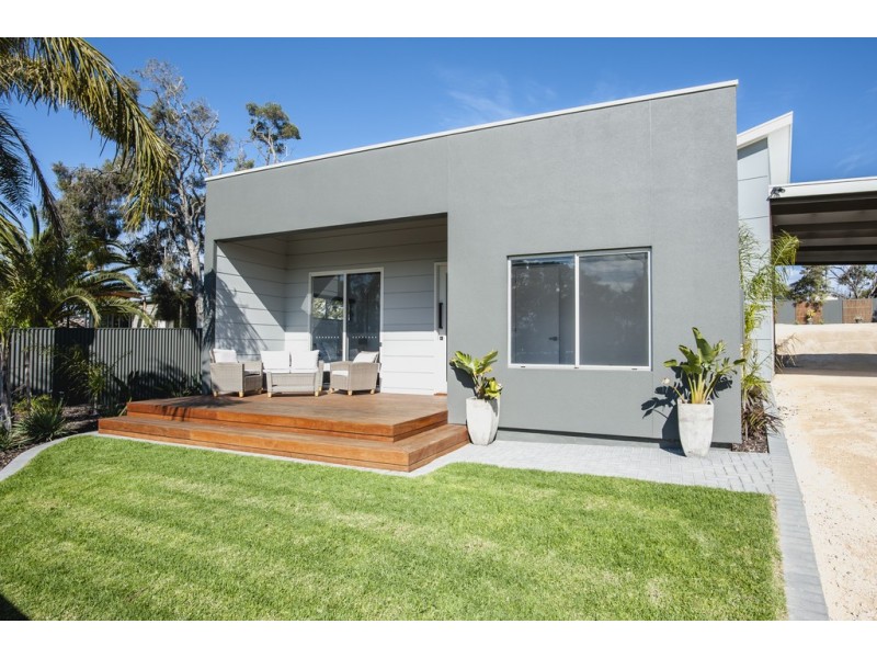 33 Flinders Ave, Coffin Bay SA 5607