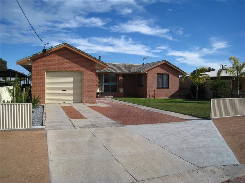 9 Lambeff Street, Ceduna SA 5690