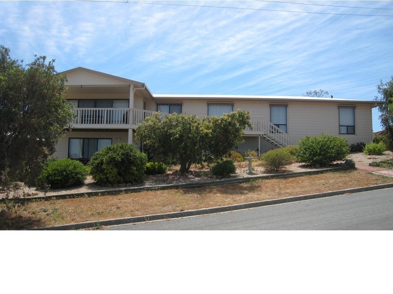 12 Pine Crescent, Coffin Bay SA 5607