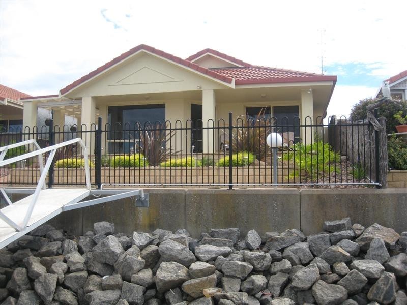 1/4 Parnkalla Avenue, Port Lincoln SA 5606