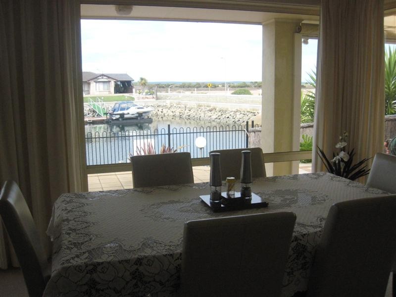 1/4 Parnkalla Avenue, Port Lincoln SA 5606