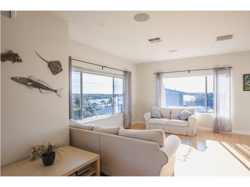 8 Sophie Crescent, Coffin Bay SA 5607