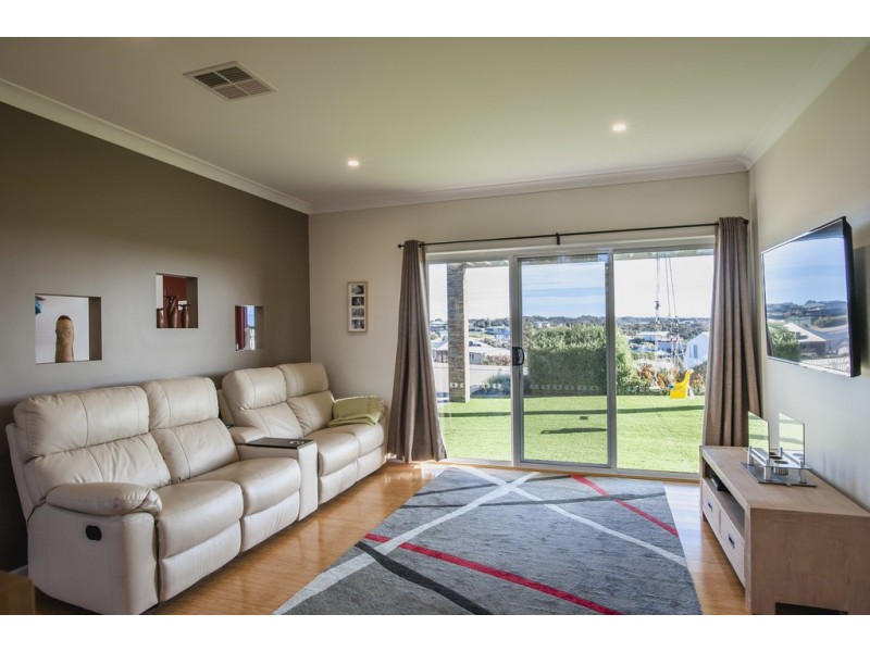 8 Sophie Crescent, Coffin Bay SA 5607