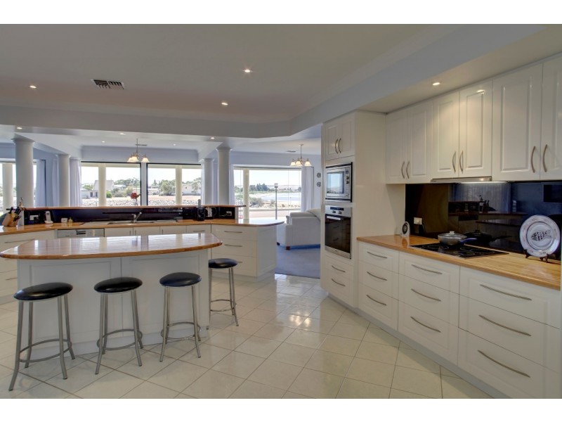 22 Morialta Drive, Tumby Bay SA 5605