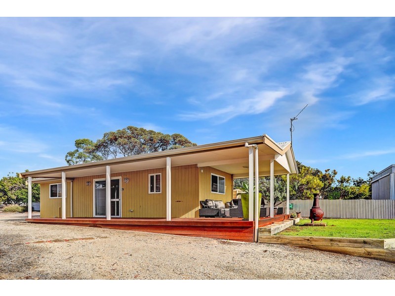 50 Flinders Avenue, Coffin Bay SA 5607