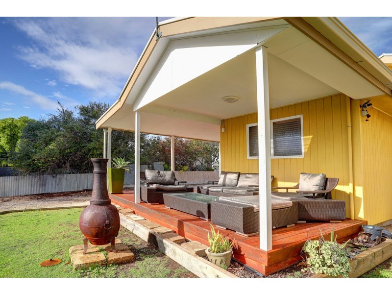 50 Flinders Avenue, Coffin Bay SA 5607