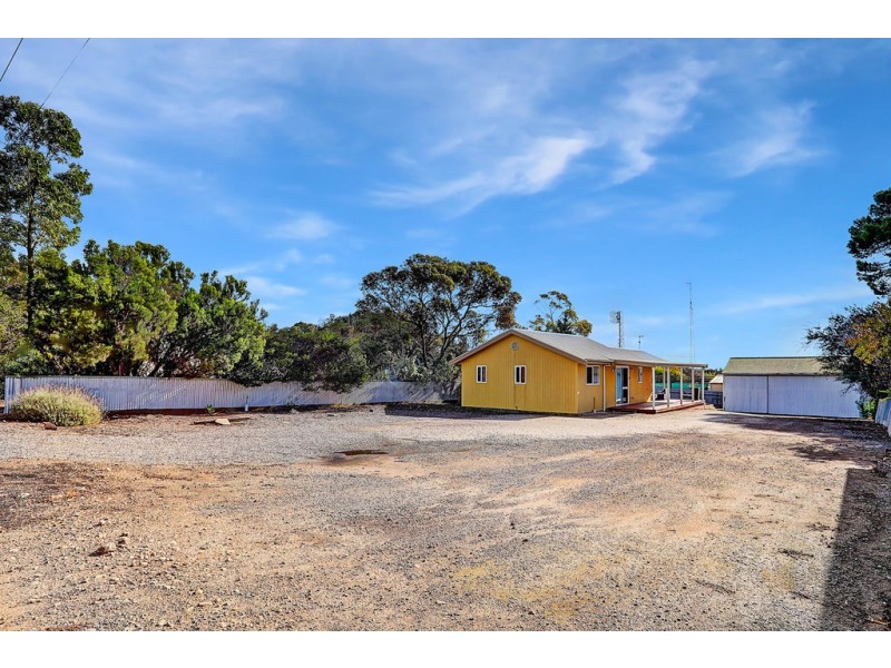 50 Flinders Avenue, Coffin Bay SA 5607
