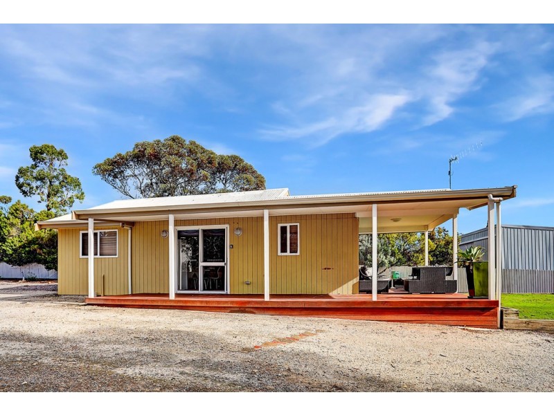 50 Flinders Avenue, Coffin Bay SA 5607