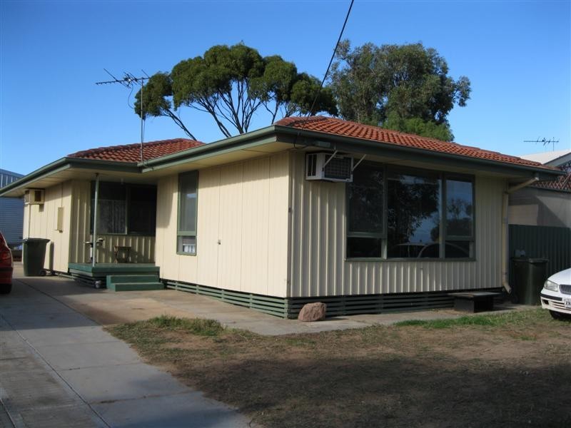 8  Kloeden Street, Ceduna SA 5690