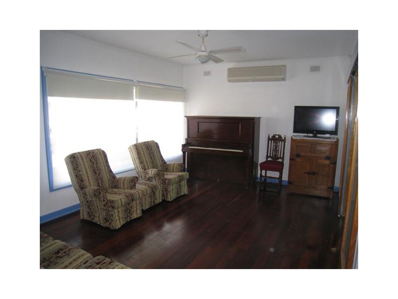 19 Robert Street, Tumby Bay SA 5605