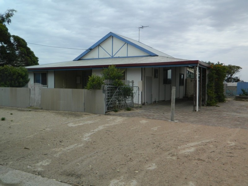 2 Poyntz Street THEVENARD, Ceduna SA 5690