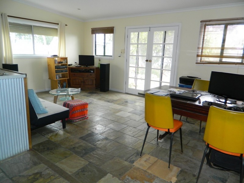 2 Poyntz Street THEVENARD, Ceduna SA 5690